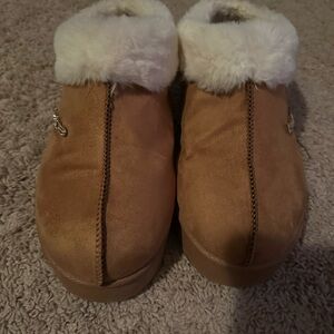 Cozy Tan Slippers with White Fur Trim